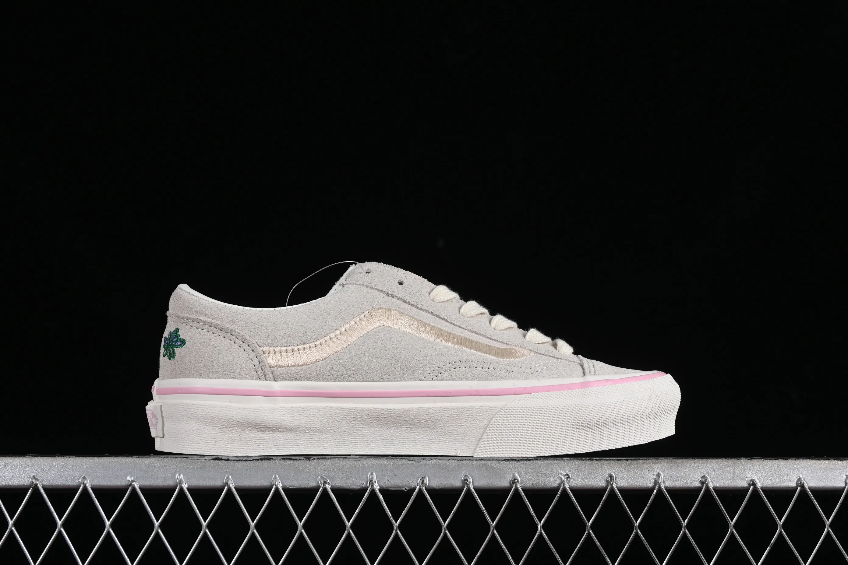 All categories Vans Vans series Vans Low Vans low-top Vans Style 36 Vans high-end branch line off-white embroidered low-top casual skateboard shoes VN000CRPGRN
